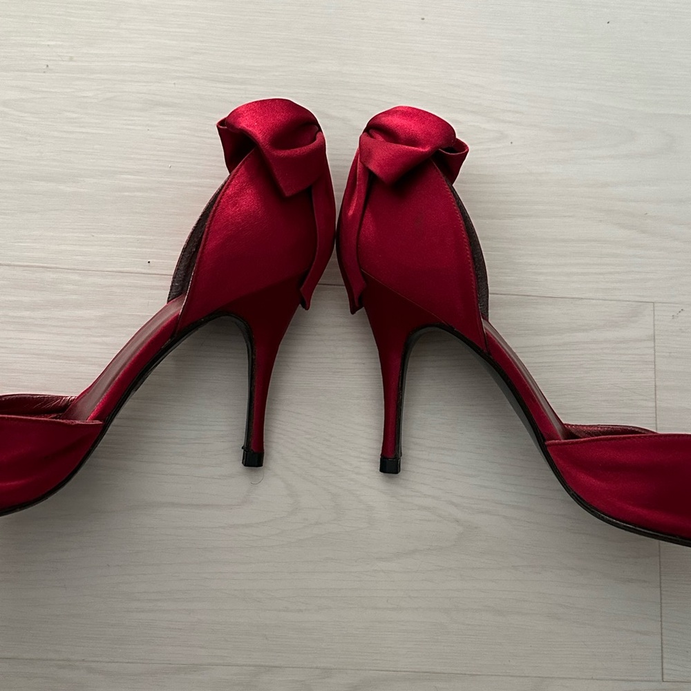Stuart Weitzman red classic heels